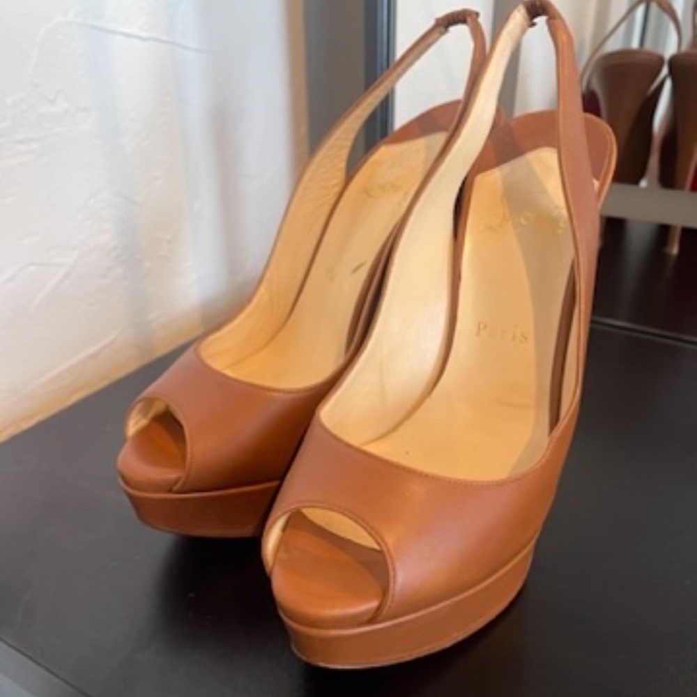 Peep toe Christian Louboutin Pumps